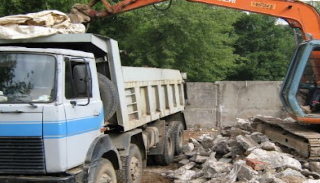 Вывоз строительного мусора с участка в Тольятти недорого от 1560 руб. | 2Землекопа-Тля